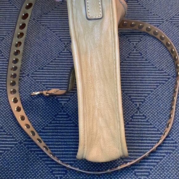 Steve Madden Bag Crossbody Purse Light Brown with Gold Accents - Picture 5 of 8